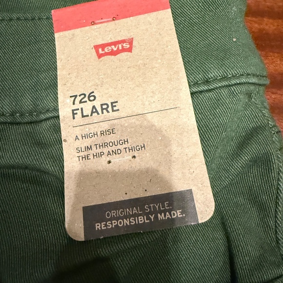Levi’s 726 Western Flare Women’s Jeans in Forest Green 31 x 32 NWT - Picture 2 of 6